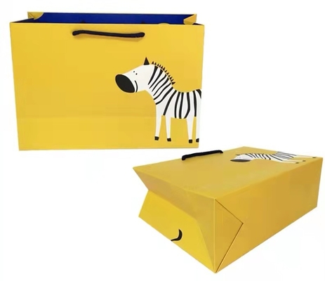 FSC ISO9001 أكياس ورقية للملابس الصفراء حقيبة ورقية مطبوعة على الوجهين من زيبرا